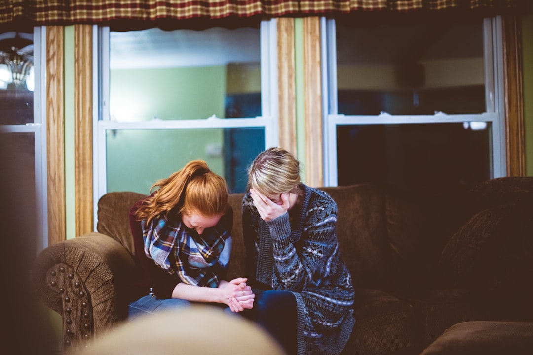 découvrez les causes, symptômes et traitements de la dépression. apprenez à reconnaître les signes et à prendre soin de votre santé mentale avec des conseils et des ressources adaptées.