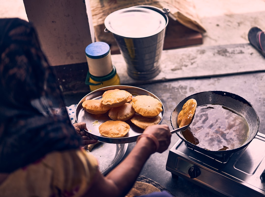 découvrez l'art de la cuisine zéro déchet ! apprenez à réduire vos déchets alimentaires tout en préparant des plats savoureux et créatifs. adoptez des pratiques durables et transformez votre façon de cuisiner avec des conseils, des recettes et des astuces éco-responsables.