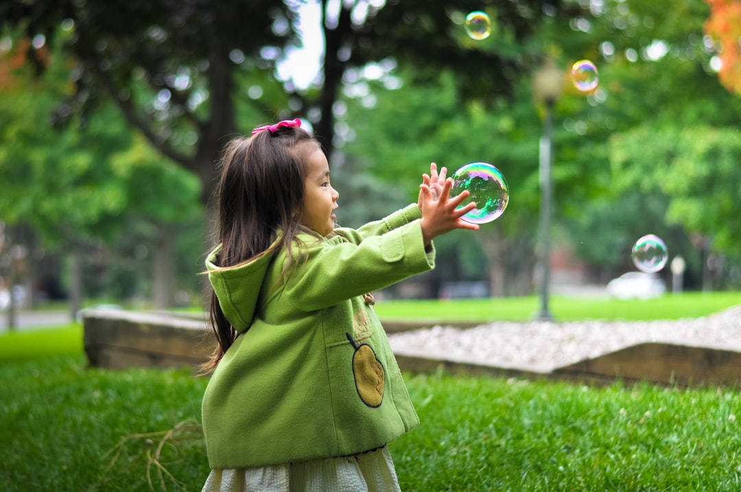 découvrez les dernières tendances de mode pour enfants ! des styles uniques, amusants et confortables qui raviront petits et grands. explorez notre sélection de vêtements tendance pour habiller vos kids avec flair en toutes occasions.