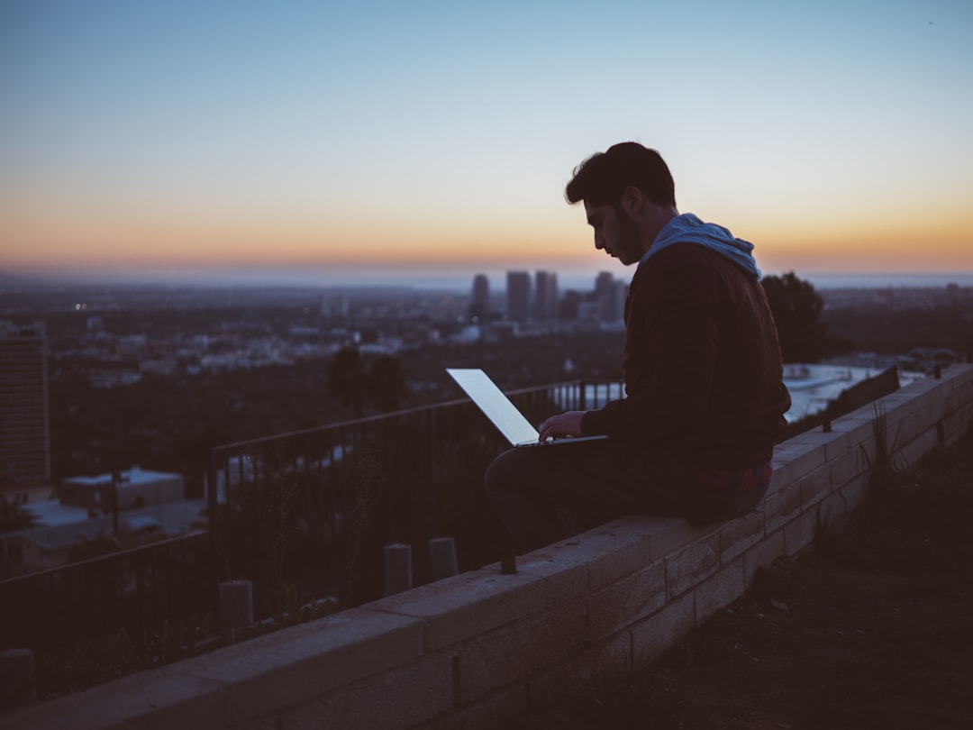 découvrez comment le futur du travail transforme nos environnements professionnels, alliant technologies innovantes et nouvelles méthodes de collaboration pour créer des espaces de travail plus flexibles et inclusifs.